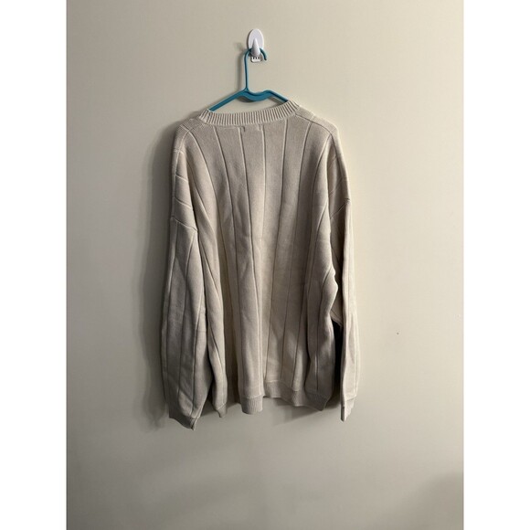 Vintage Men's BeigeIzod Pullover Crew Neck Sweater - Picture 4 of 8